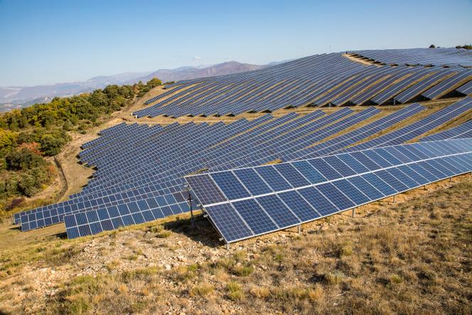 découvrez l'écosystème solaire, un fascinant réseau d'astres et de phénomènes célestes, incluant les planètes, les lunes, les astéroïdes et le soleil. apprenez comment ces éléments interagissent et influencent la vie sur terre, tout en explorant les mystères de notre système solaire.